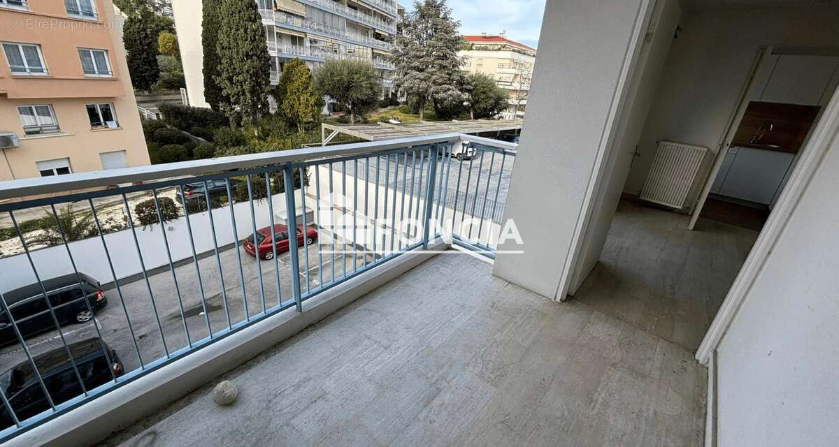 Appartement à VALLAURIS