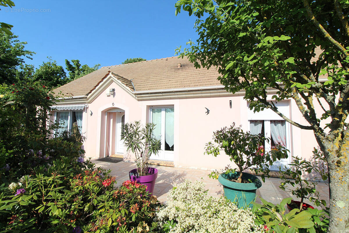 Maison à TREMBLAY-LES-VILLAGES