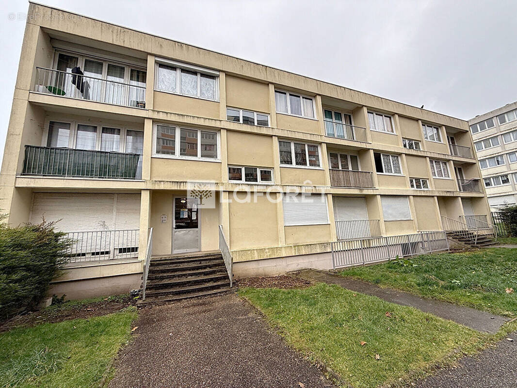 Appartement à SAINT-ETIENNE-DU-ROUVRAY