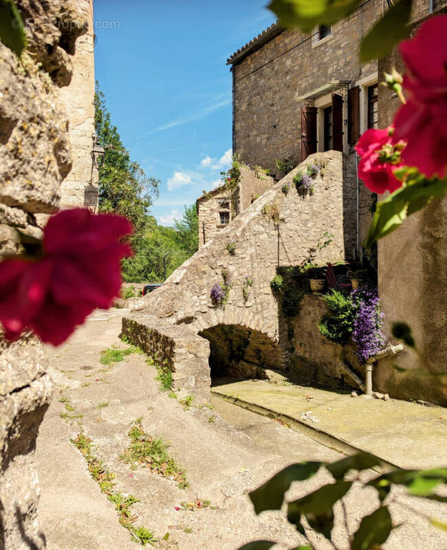 Maison à LA TOUR-SUR-ORB