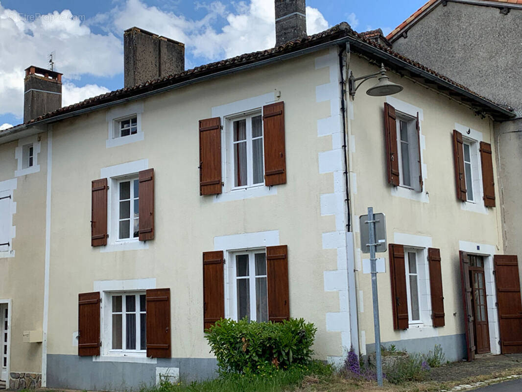 Maison à CHAMPAGNE-MOUTON
