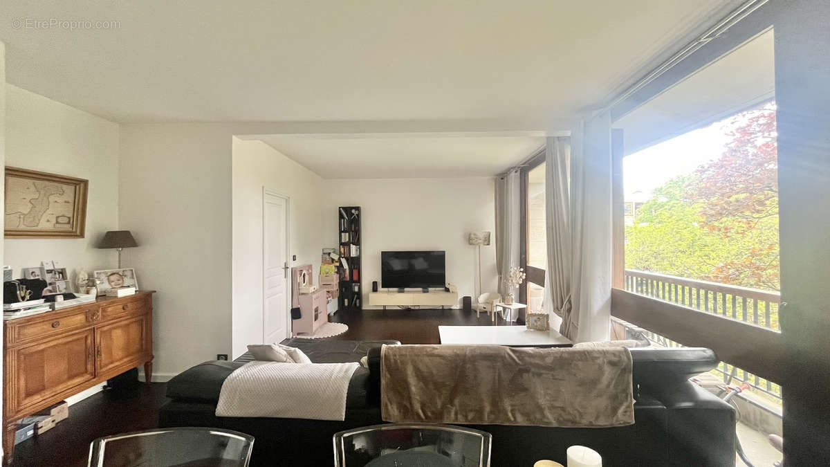 Appartement à LA CELLE-SAINT-CLOUD