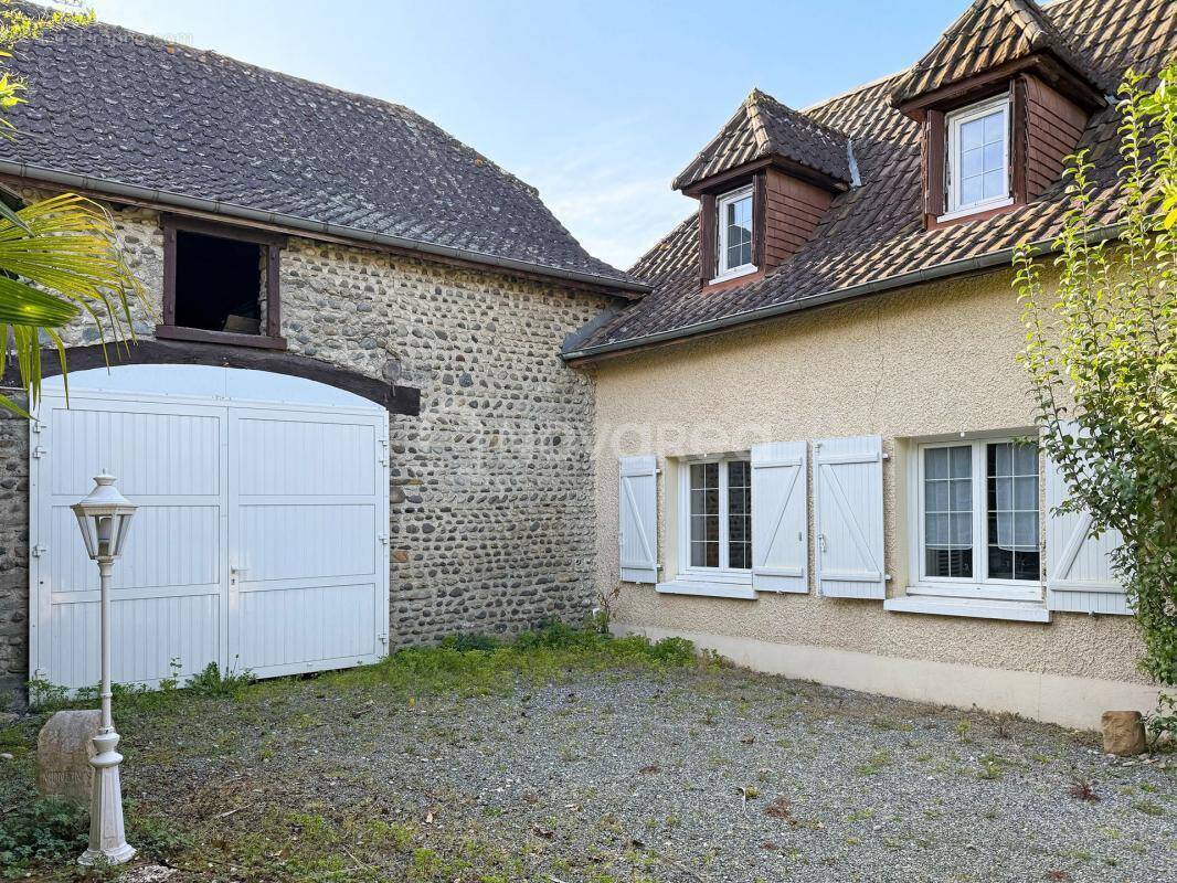 Maison à ARTIGUELOUVE
