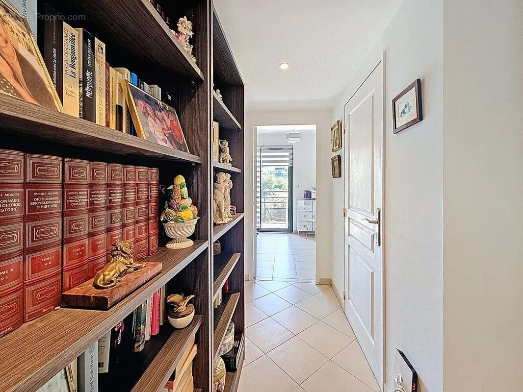Appartement à SAINT-LAURENT-DU-VAR