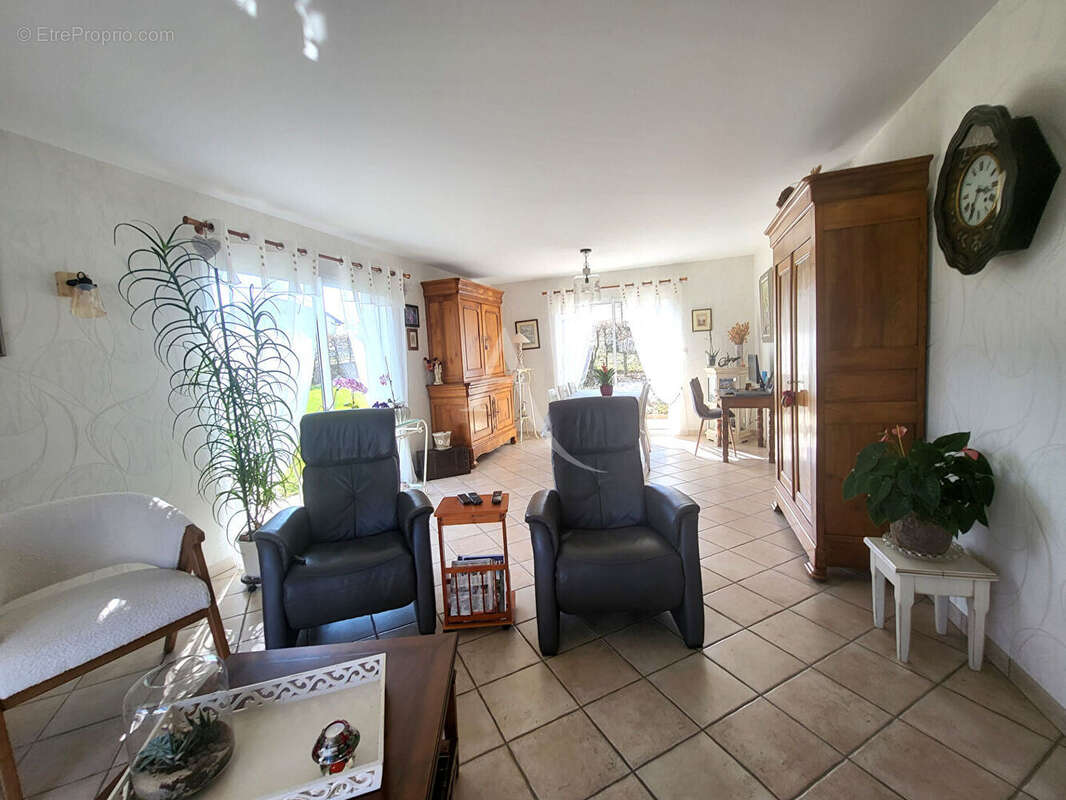 Maison à NUEIL-LES-AUBIERS