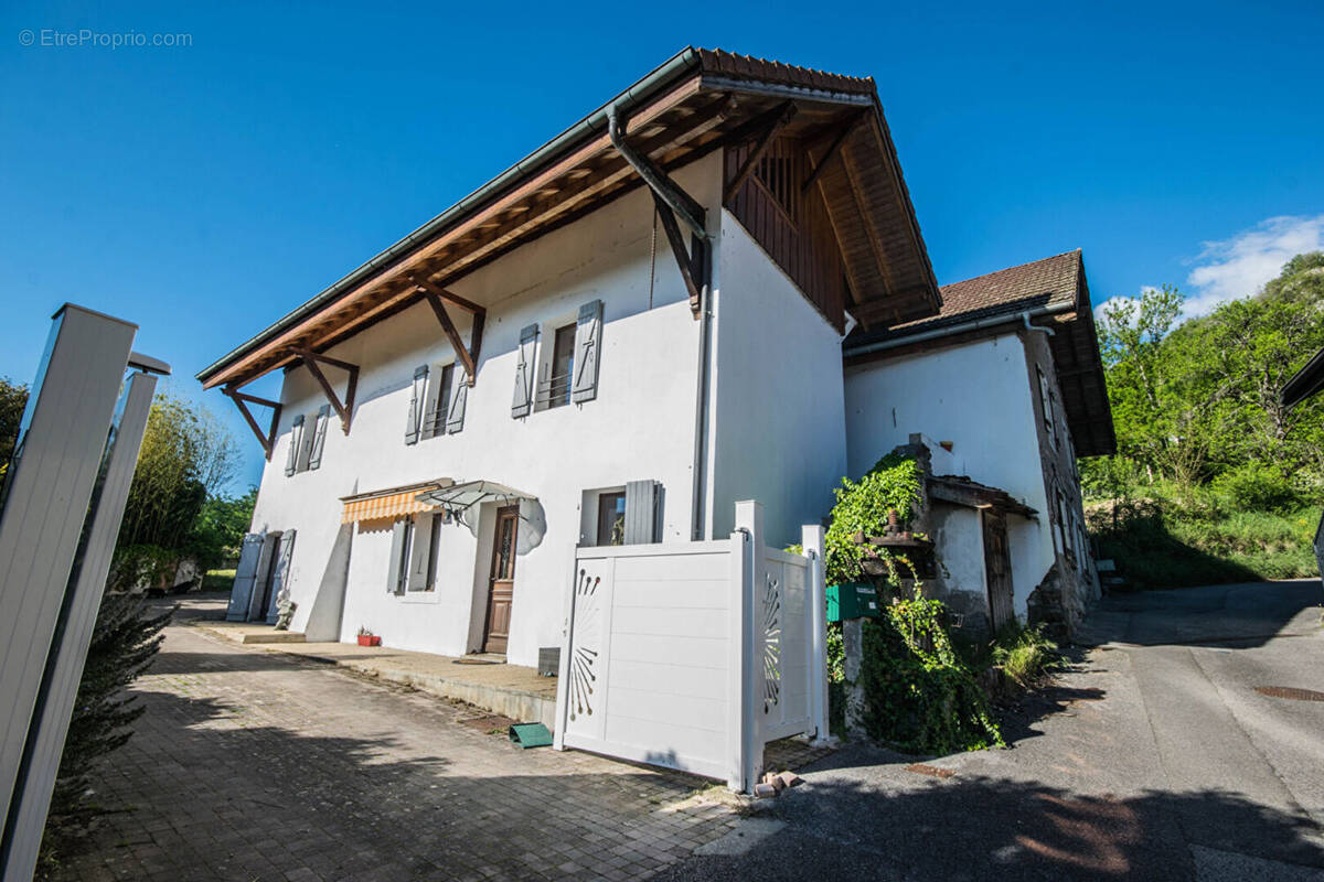 Appartement à CONTAMINE-SUR-ARVE