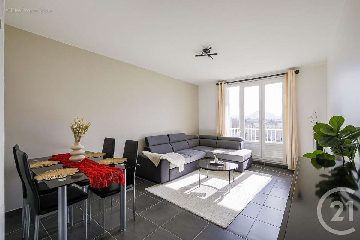 Appartement à LE PONT-DE-CLAIX