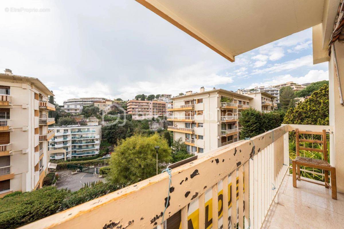 Appartement à SAINT-LAURENT-DU-VAR