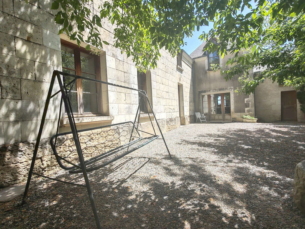 Maison à MONTREUIL-BELLAY
