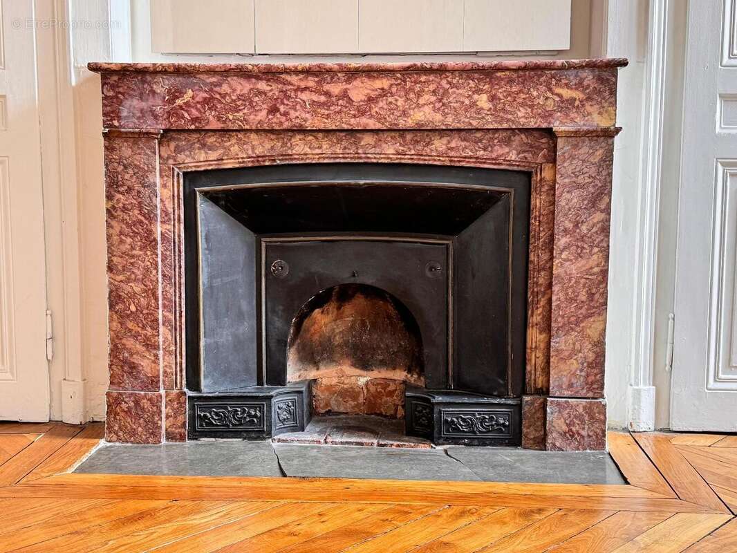   - Appartement à LYON-6E
