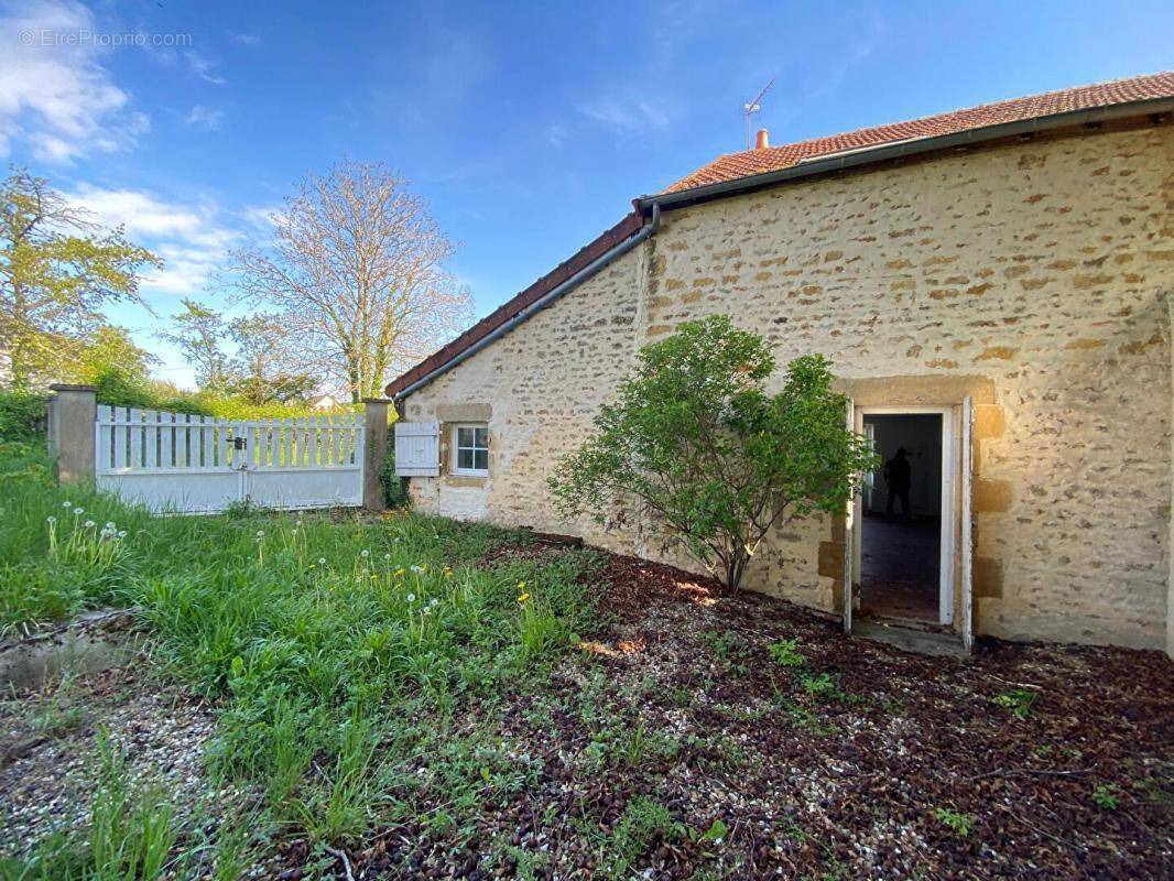 Maison à SAINT-BENIN-D&#039;AZY