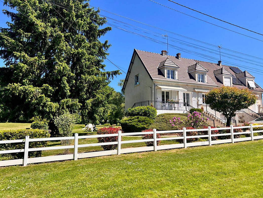 Maison à LA GUERCHE-SUR-L&#039;AUBOIS