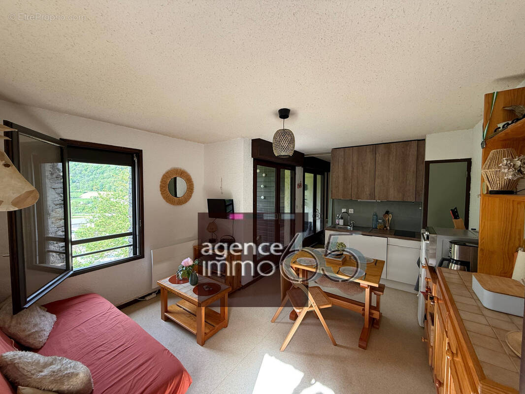 Appartement à ESQUIEZE-SERE
