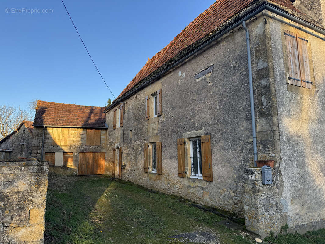 Maison à LA CHAPELLE-AUBAREIL