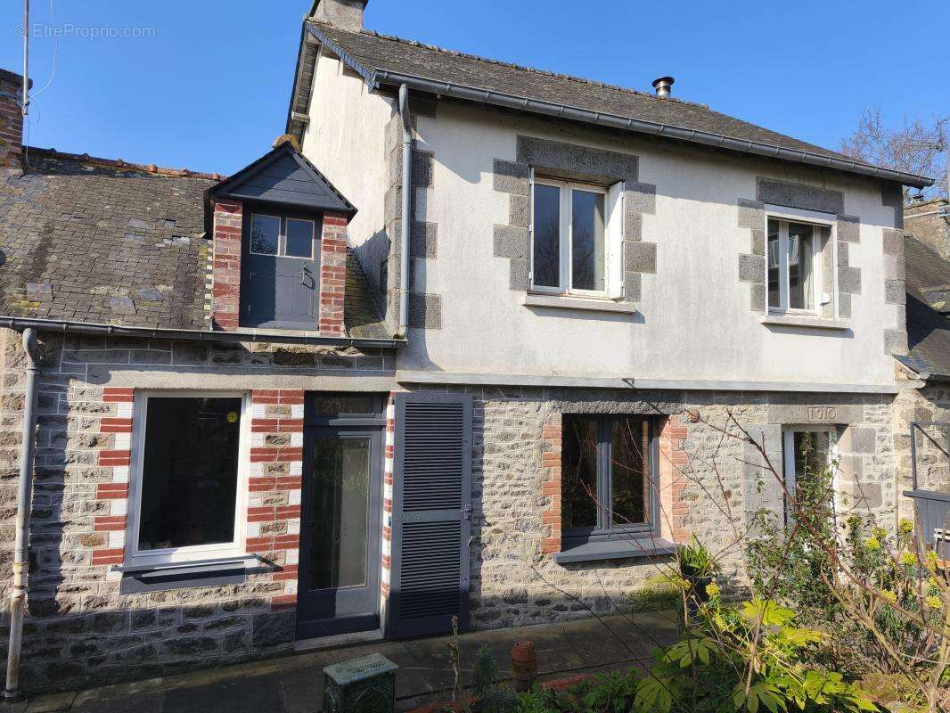 Maison à SAINT-PIERRE-DE-PLESGUEN