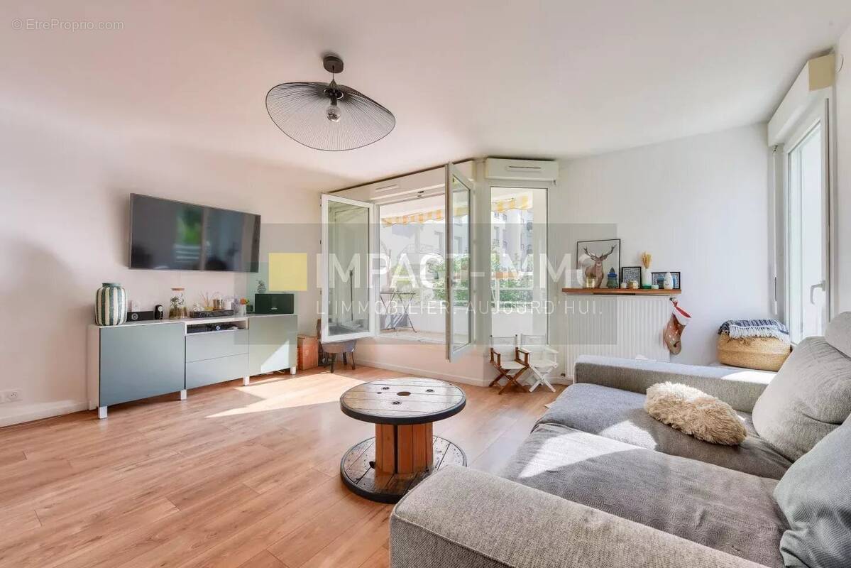 Appartement à COURBEVOIE