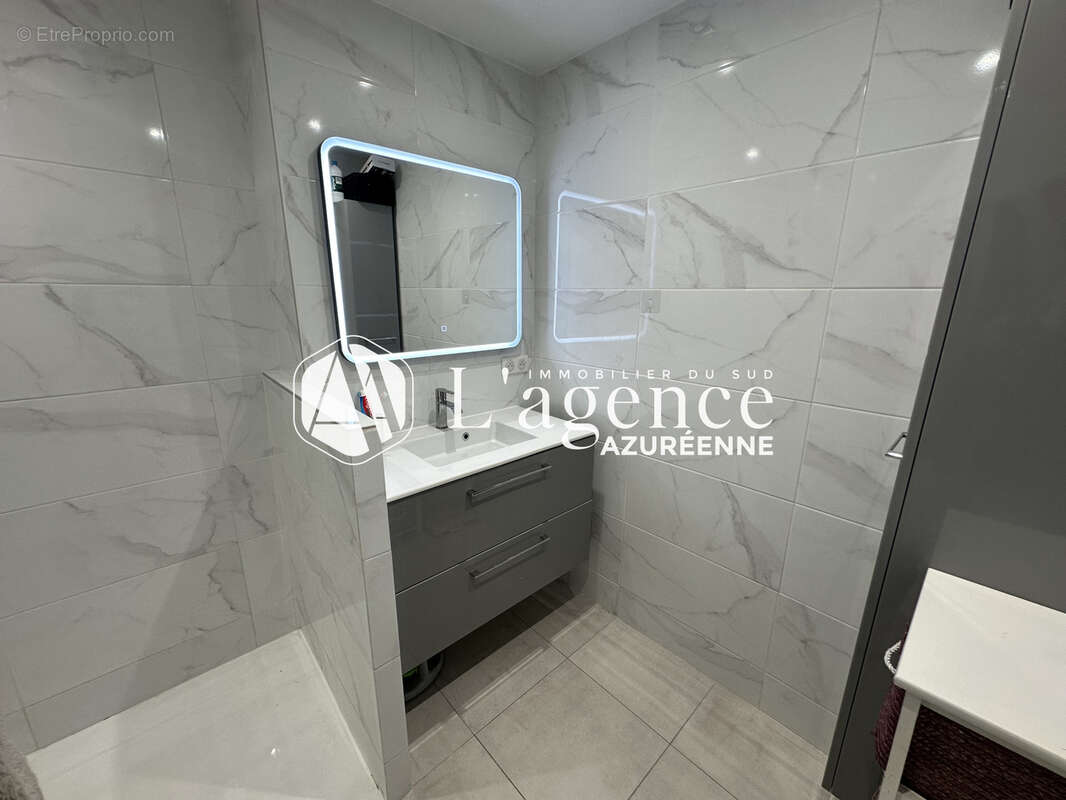 Appartement à SAINT-LAURENT-DU-VAR