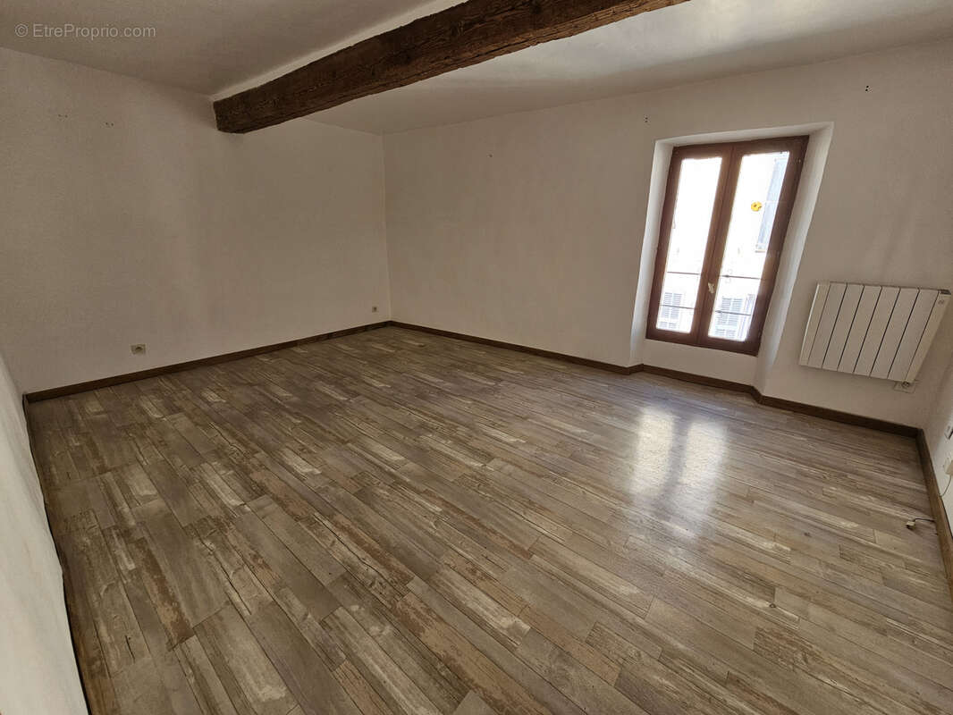 Appartement à BAGNOLS-EN-FORET