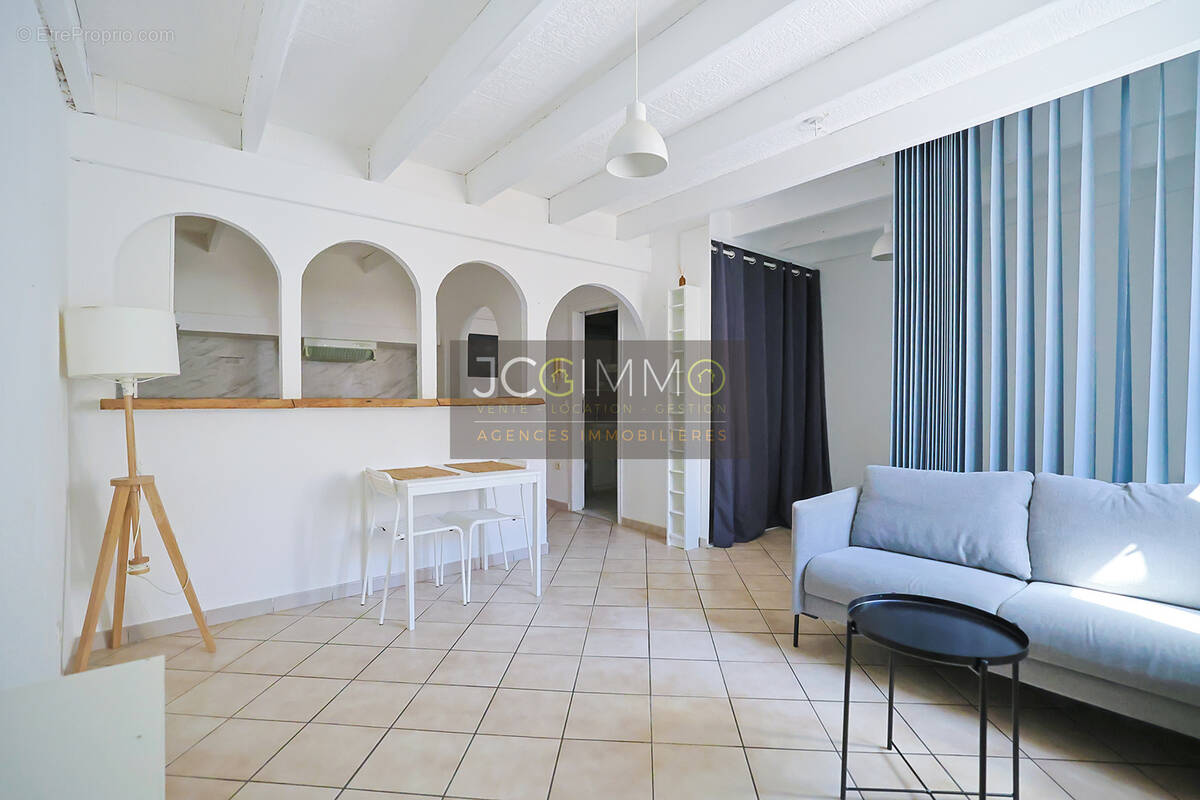 Appartement à SOLLIES-PONT