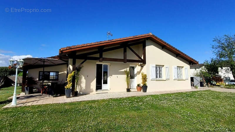 Maison à ANGLADE