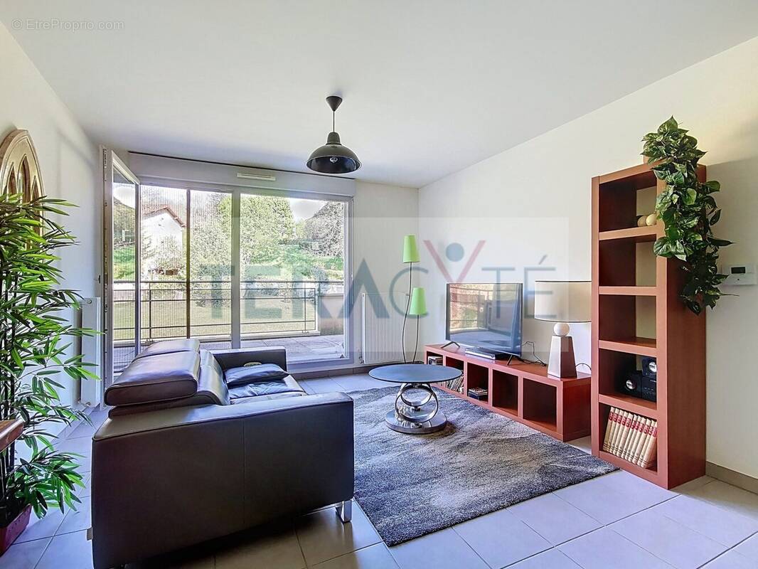 Appartement à PONCIN