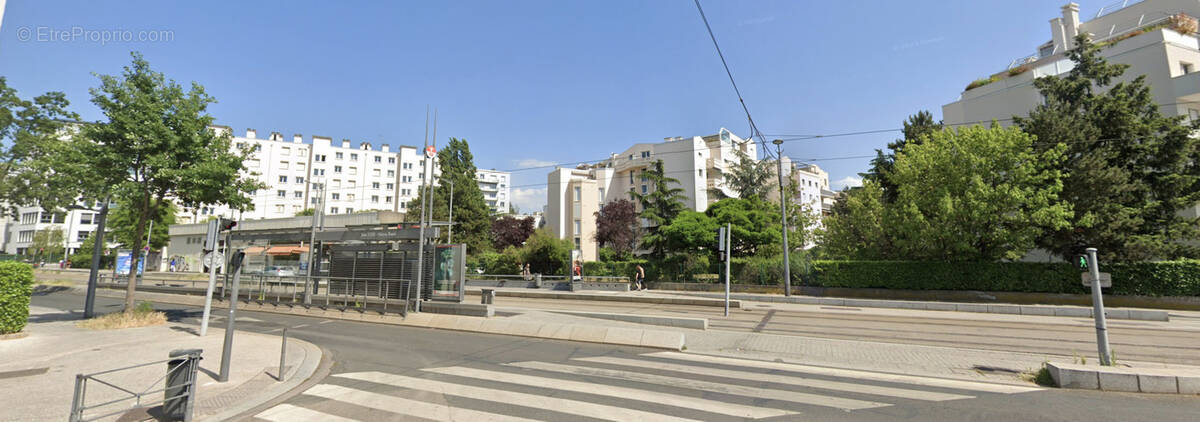 Parking à LYON-8E