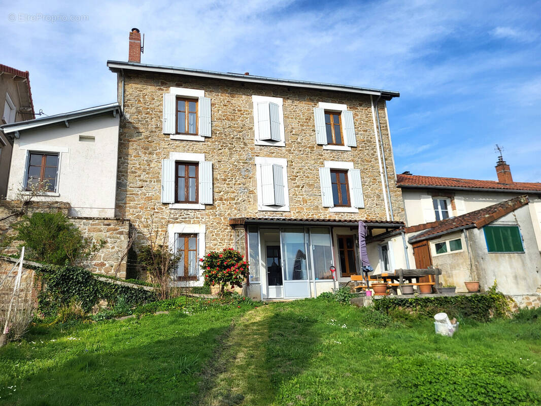 Maison à SAINT-JUNIEN