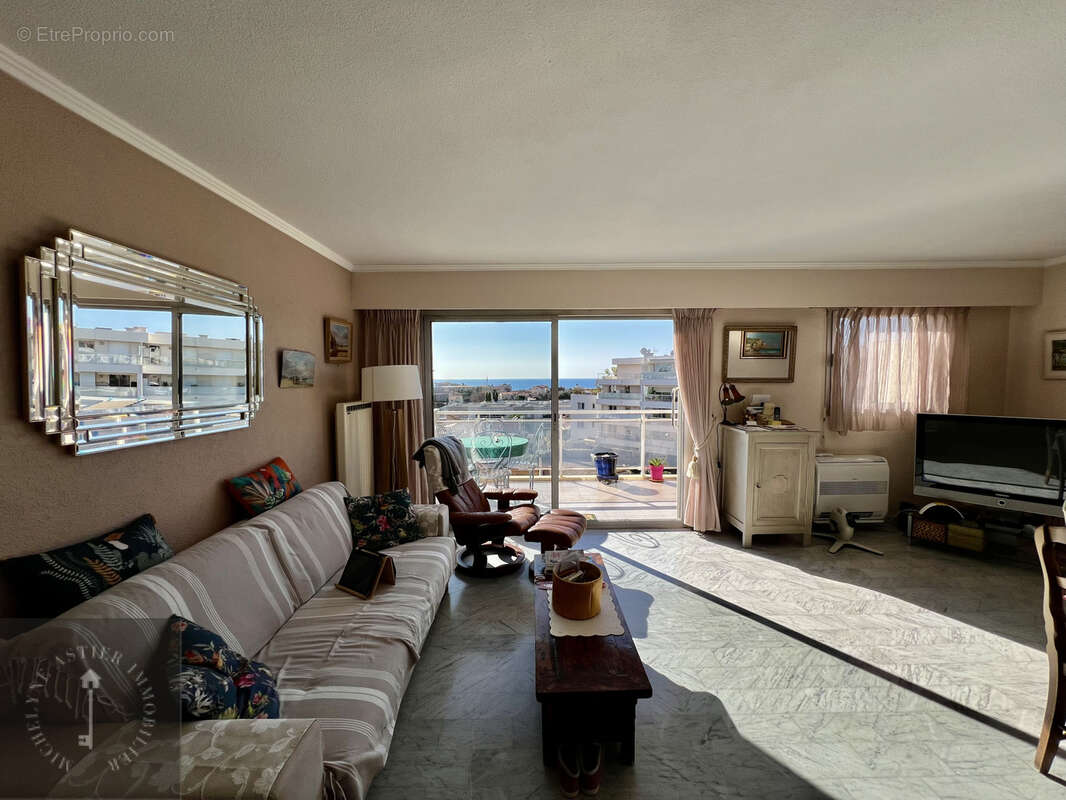 Appartement à SAINT-LAURENT-DU-VAR