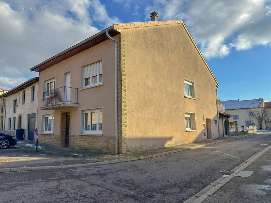 Appartement à ENNERY