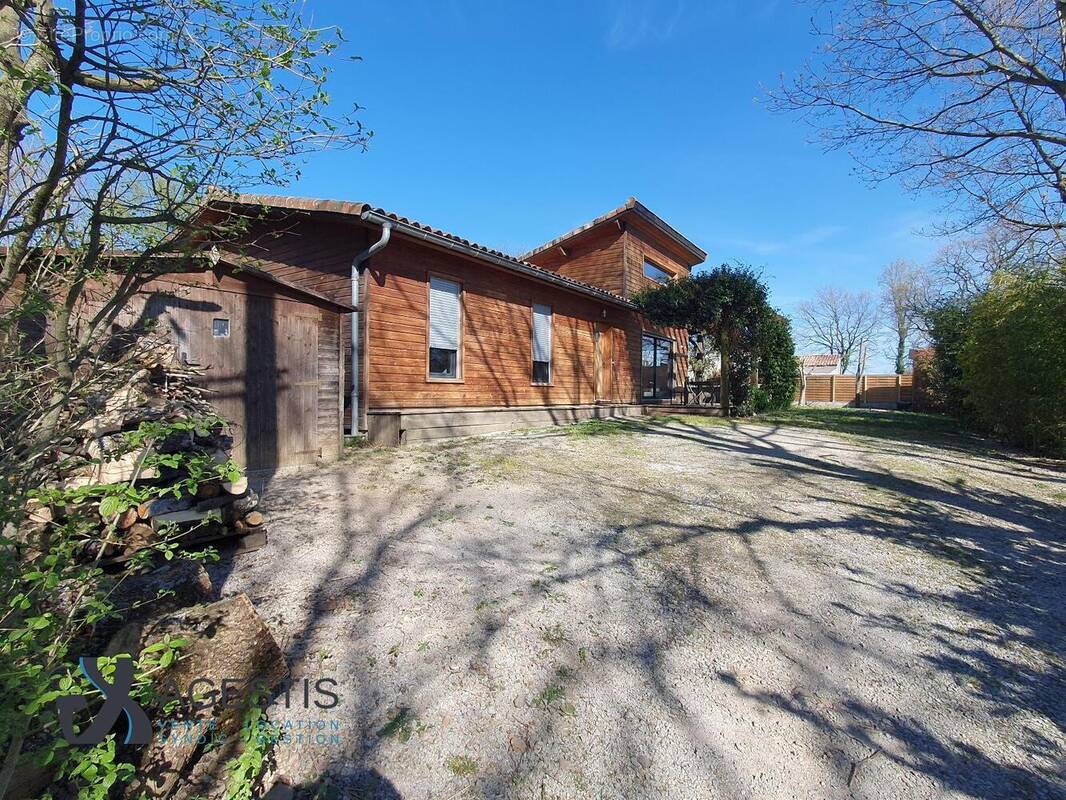   - Maison à SAIX