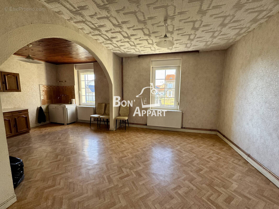 Appartement à MONTOIS-LA-MONTAGNE