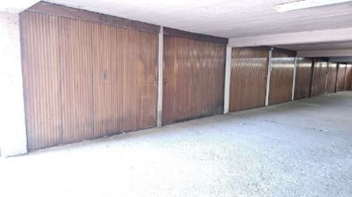 Parking à VAULX-EN-VELIN