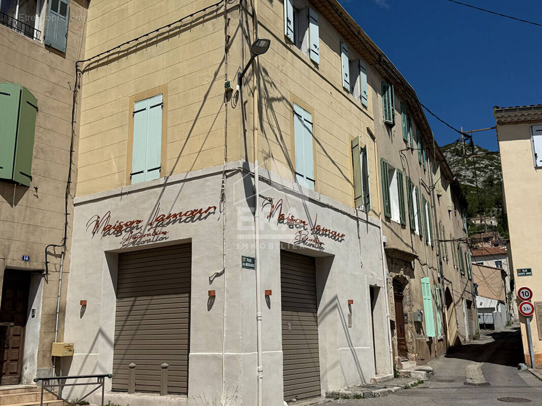 Appartement à ROQUEVAIRE