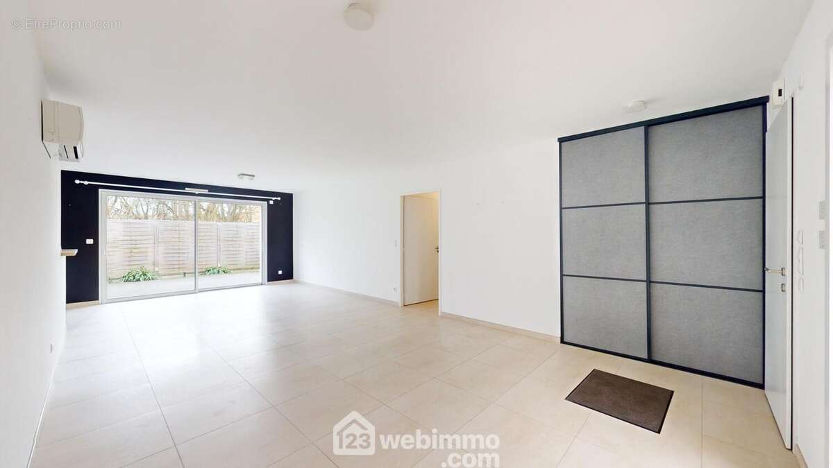 Pièce de vie avec cuisine américaine de 48m2. - Maison à JARD-SUR-MER