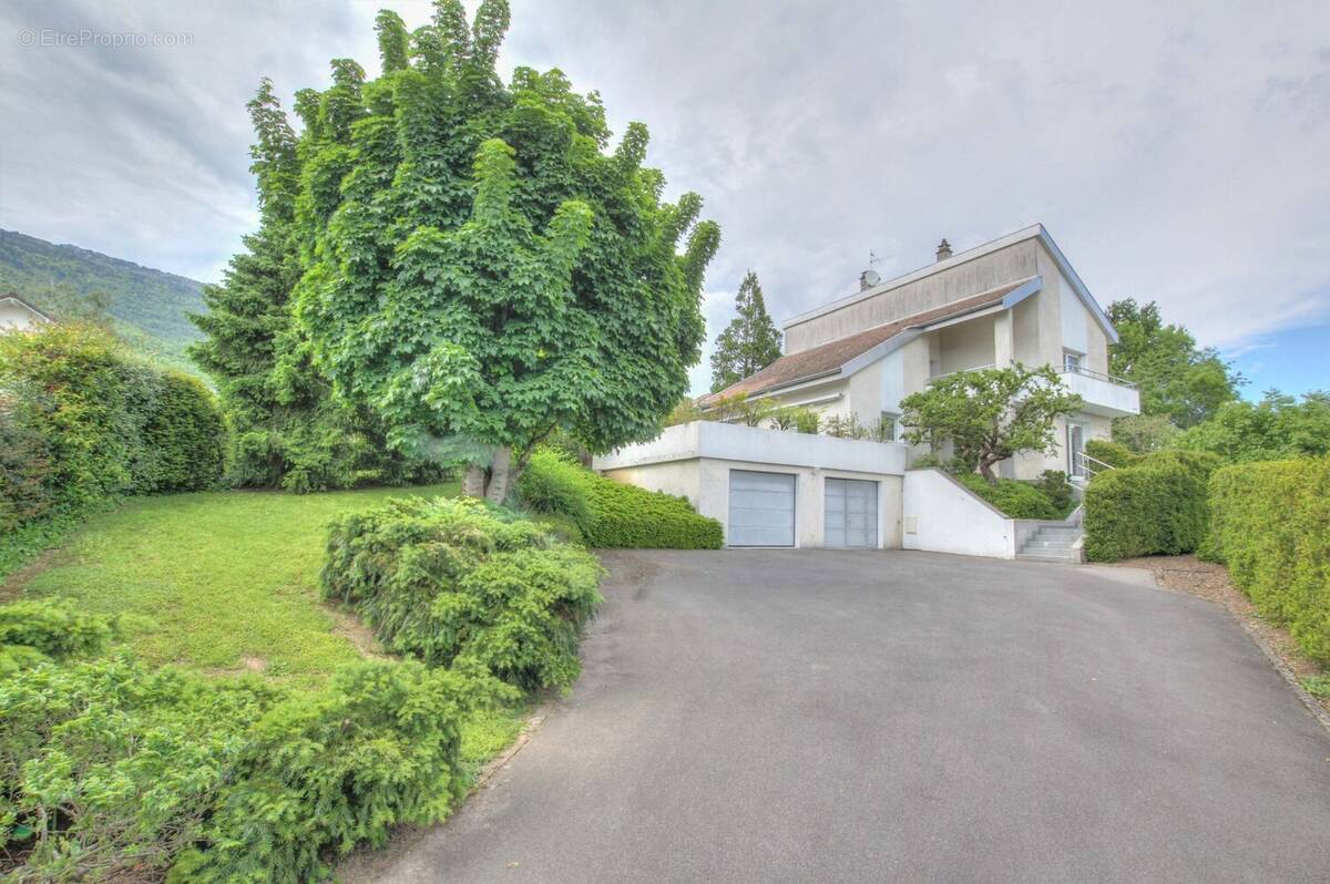 Maison à THOIRY