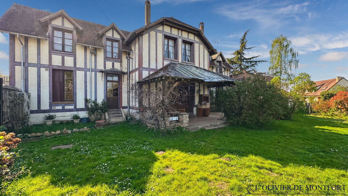 Maison à LA QUEUE-LES-YVELINES