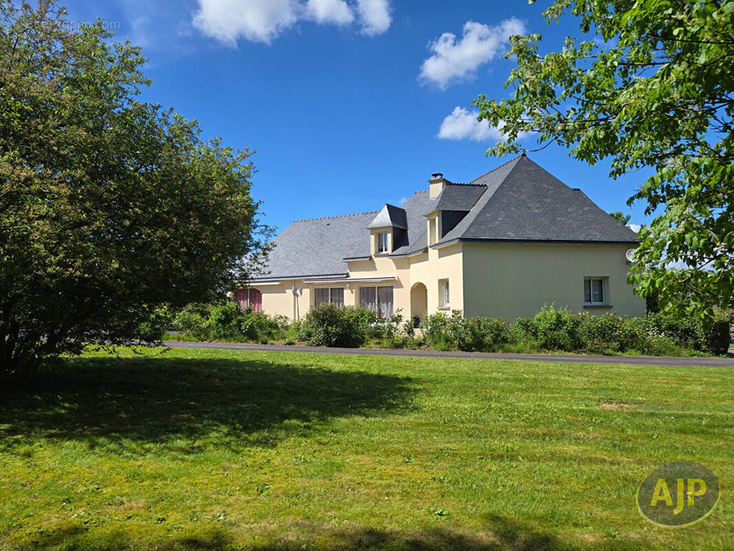 Maison à GUEHENNO