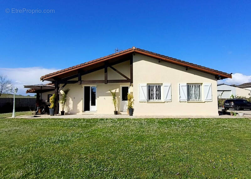 Maison à ANGLADE