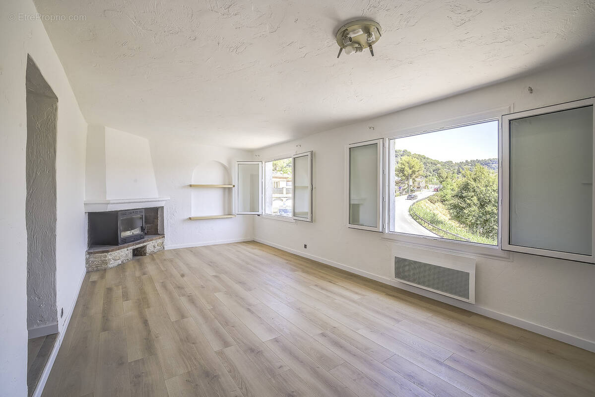 Appartement à LA COLLE-SUR-LOUP