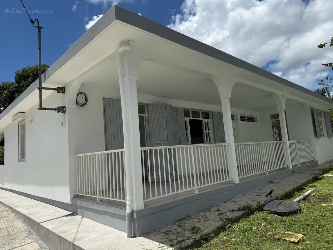 Maison à LES ABYMES