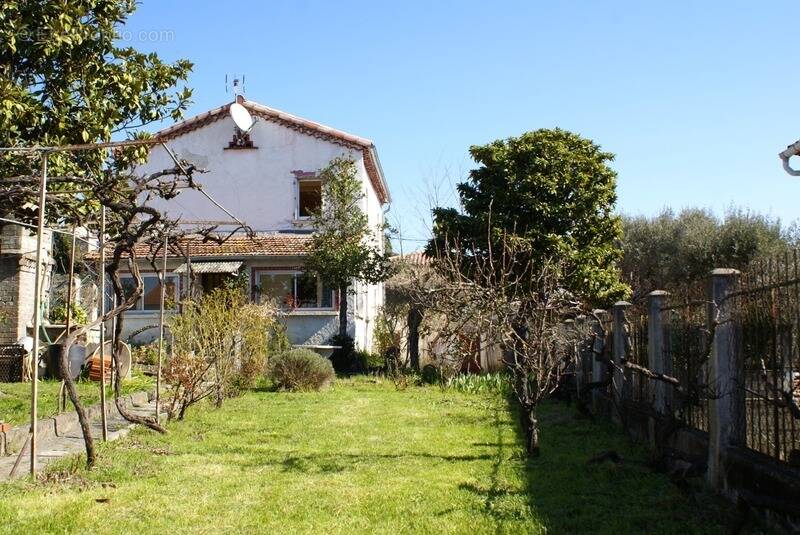 Maison à SAINT-JULIEN-LES-ROSIERS