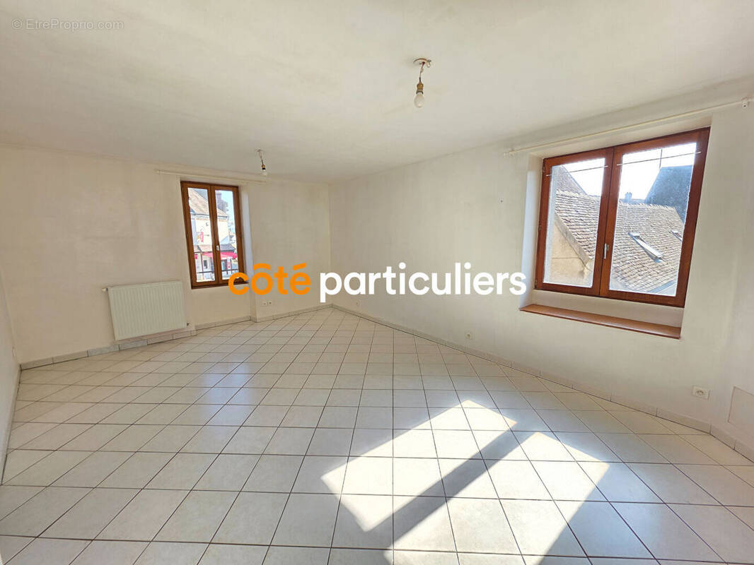 Appartement à PONT-SUR-YONNE