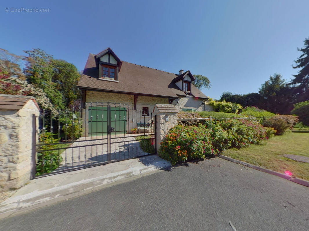 Maison à LE THILLAY