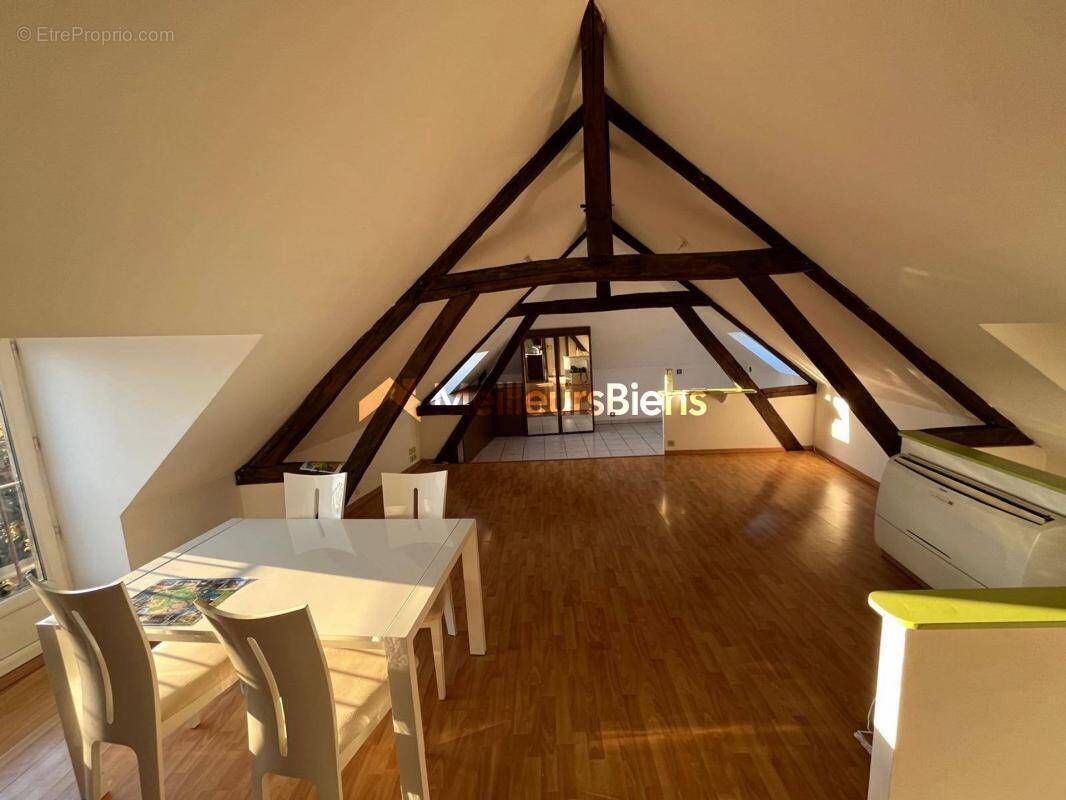Appartement à PONT-SAINTE-MARIE