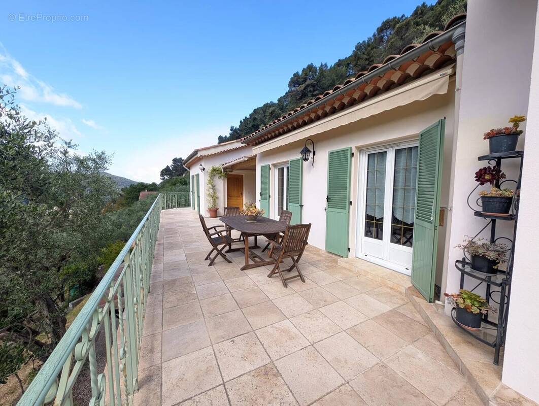 Maison à PEILLON