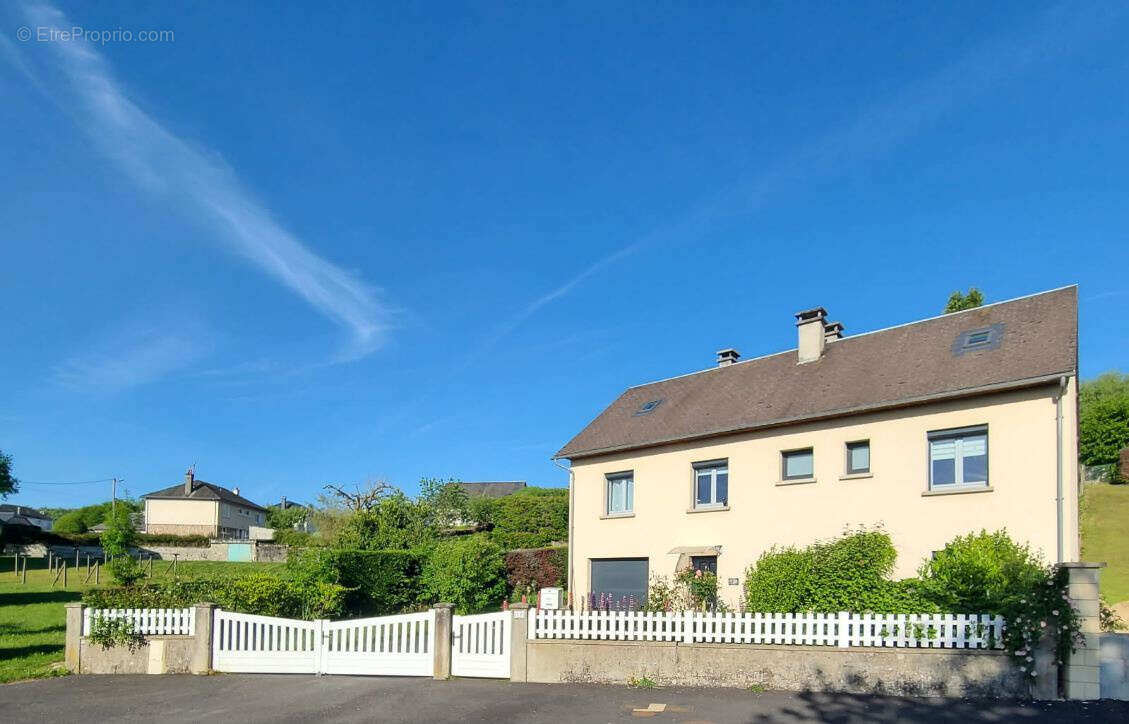 Maison à EGLETONS