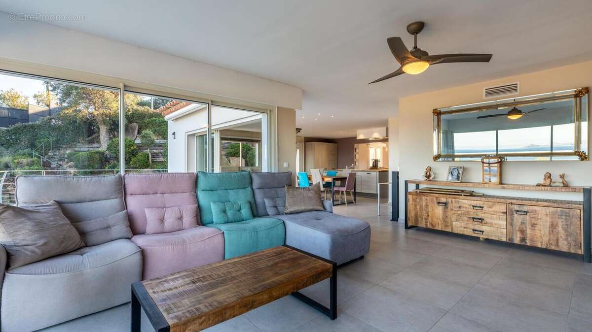 Photo 9 - Maison à ROQUEBRUNE-SUR-ARGENS