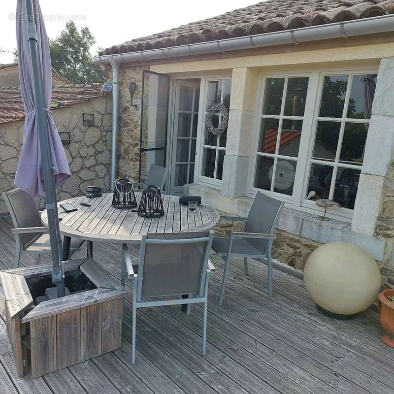 Maison à MONESTIES