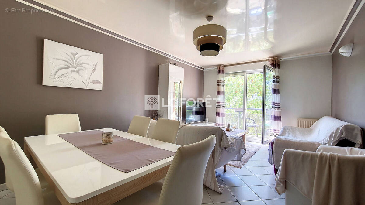 Appartement à MOISSY-CRAMAYEL
