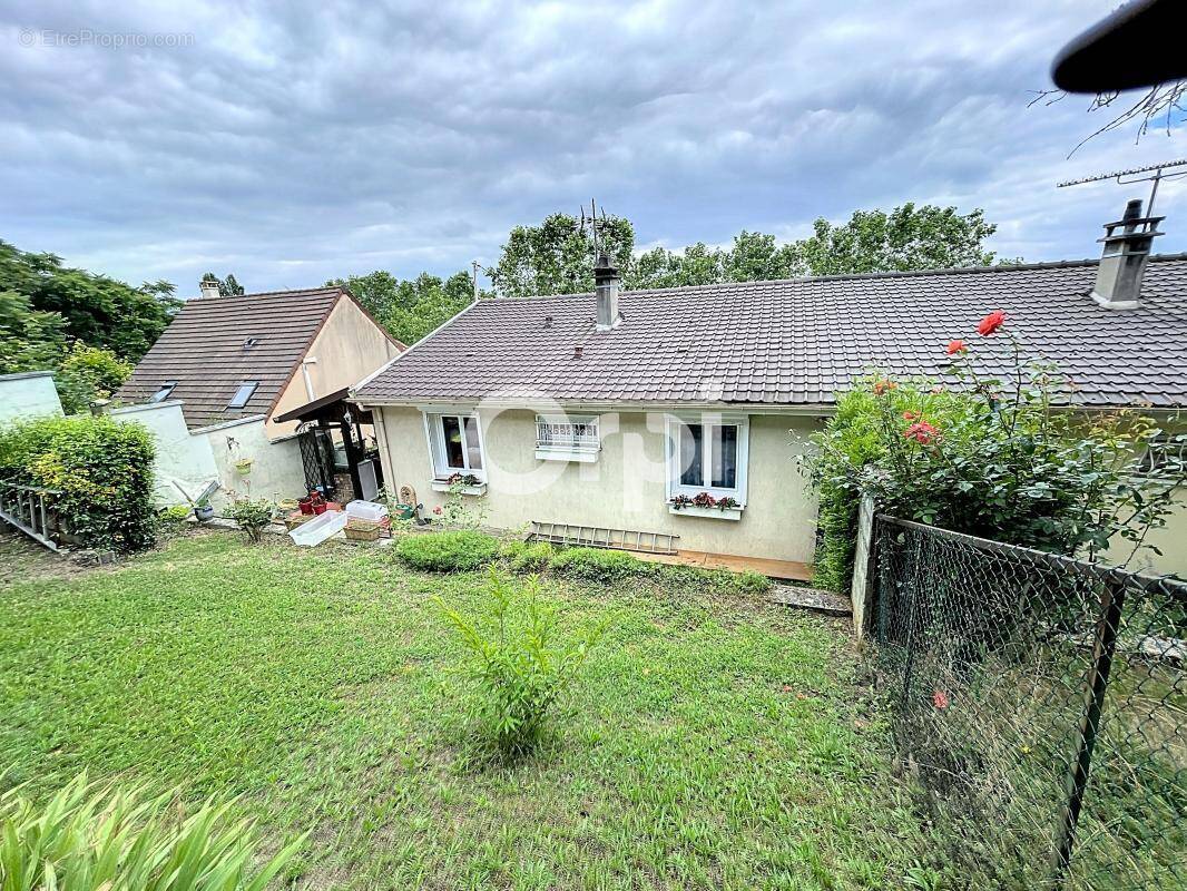 Maison à MEZY-SUR-SEINE